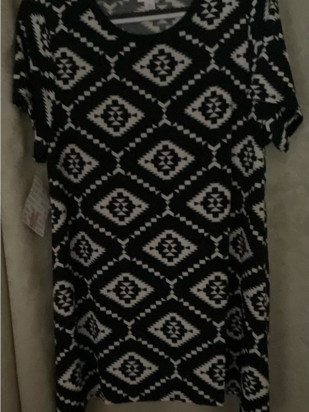 LULAROE M Melissa Black & White Aztec Pattern Tunic Top